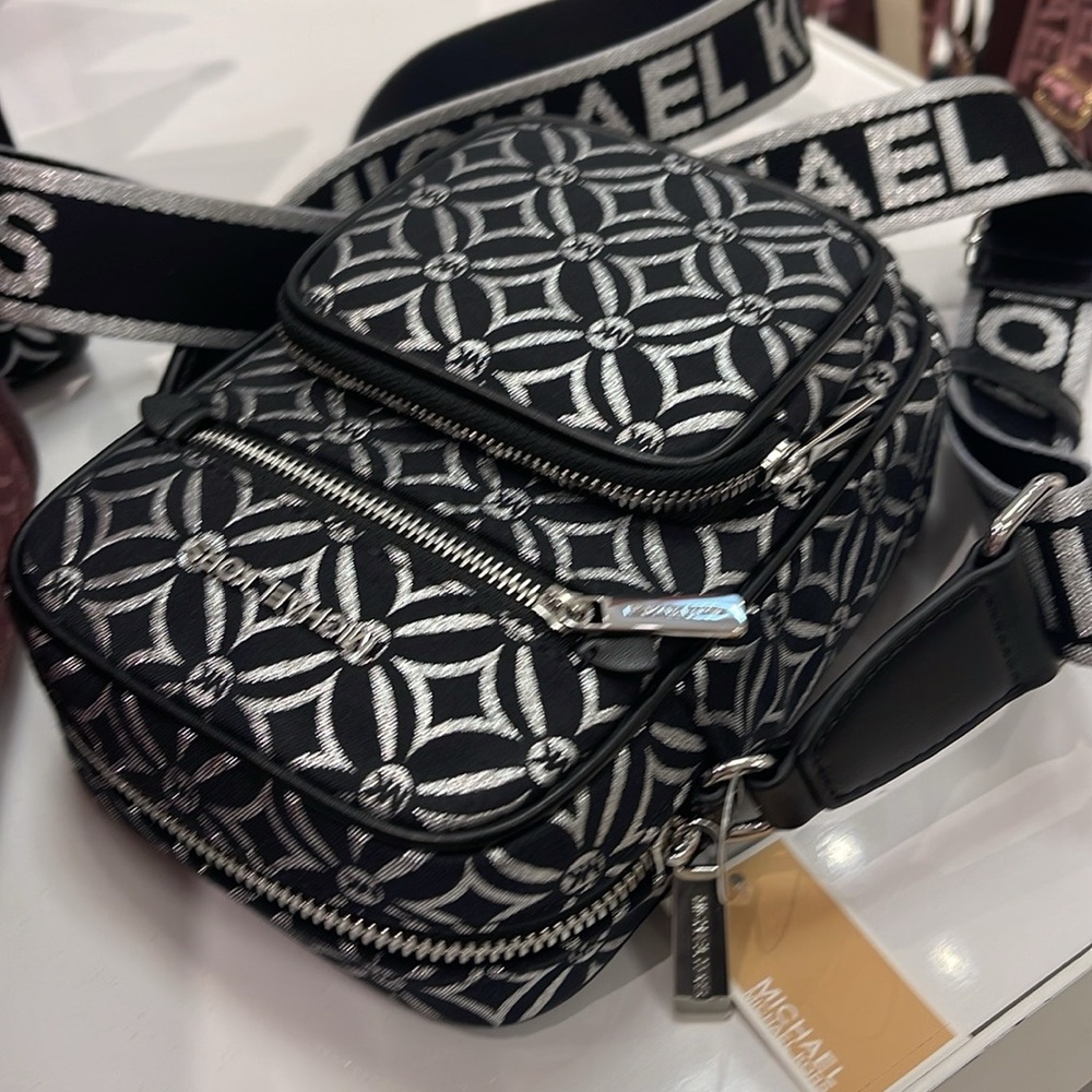 Michael Kors Jet Set Medium Signature Logo Crossbody Bag
Black /Silver Jacquard - Picture 7 of 16